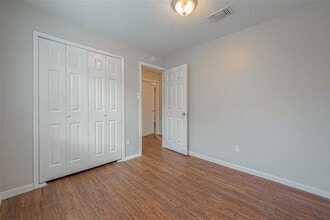 Building Photo - 11203 Pender Ln