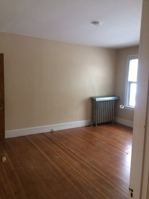 Building Photo - 176 Whiting Ln