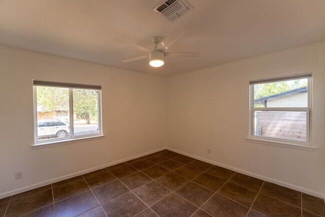 Building Photo - Hidden Gem | 4 bed 3 bath home in highly sought after Windsor Park!!!