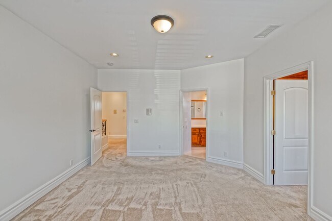 Building Photo - 15624 Sombra Ave