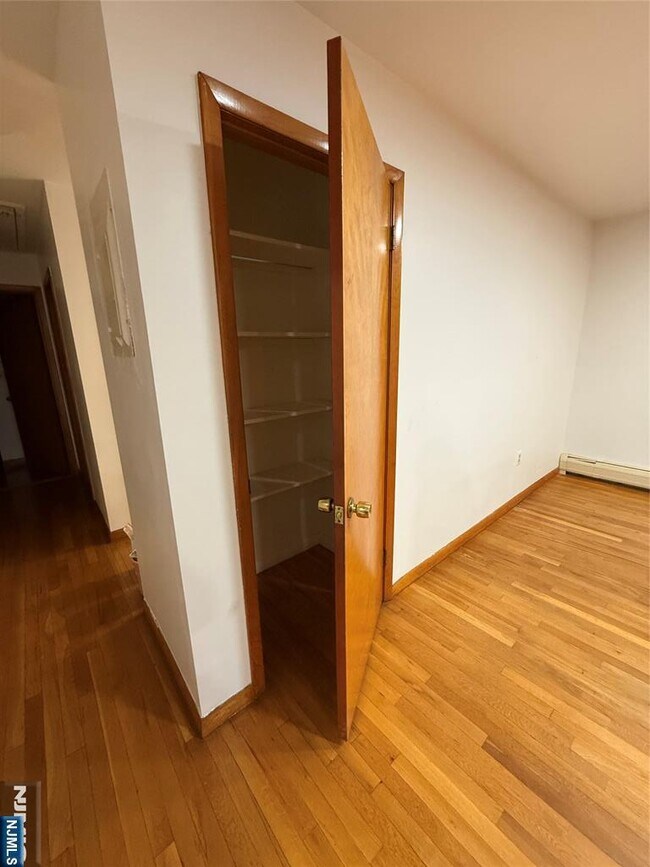 Building Photo - 967 E 23rd St