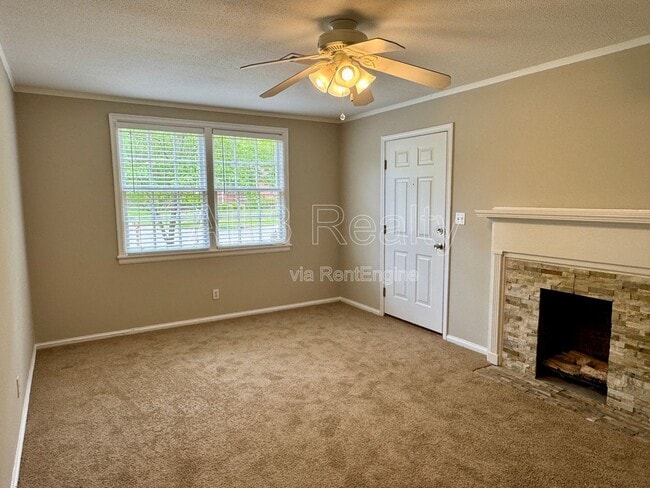 Building Photo - 301 Bradley Dr
