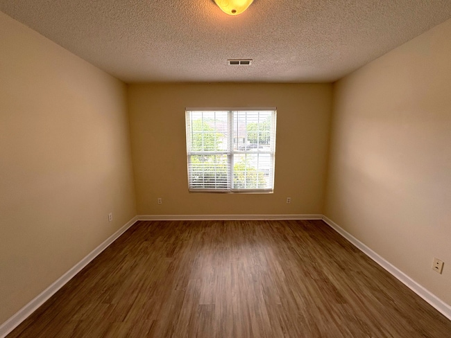 Building Photo - This spacious 2-bedroom, 2-bathroom duplex