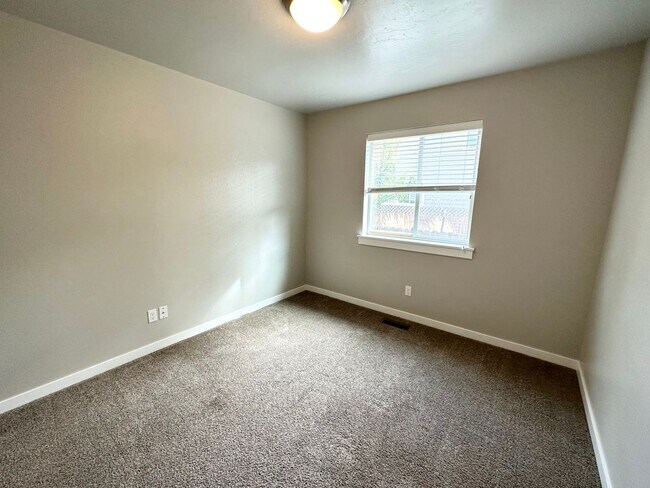 Building Photo - 3520 N Cooper Ave