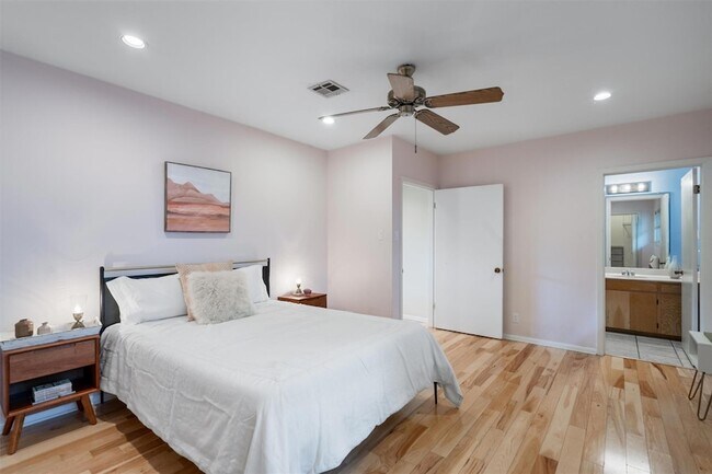 Building Photo - 2116 Glendale Pl