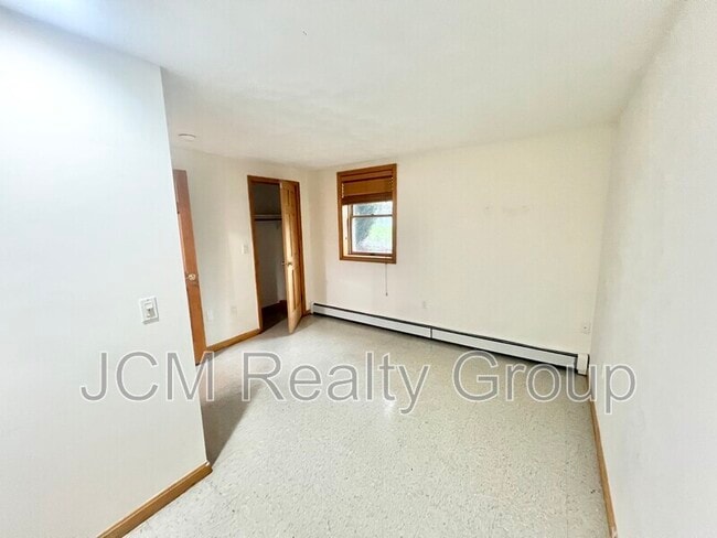 Building Photo - 120 Savage St