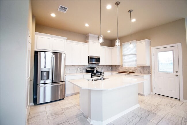 Building Photo - 9442 Starlight Oak Dr