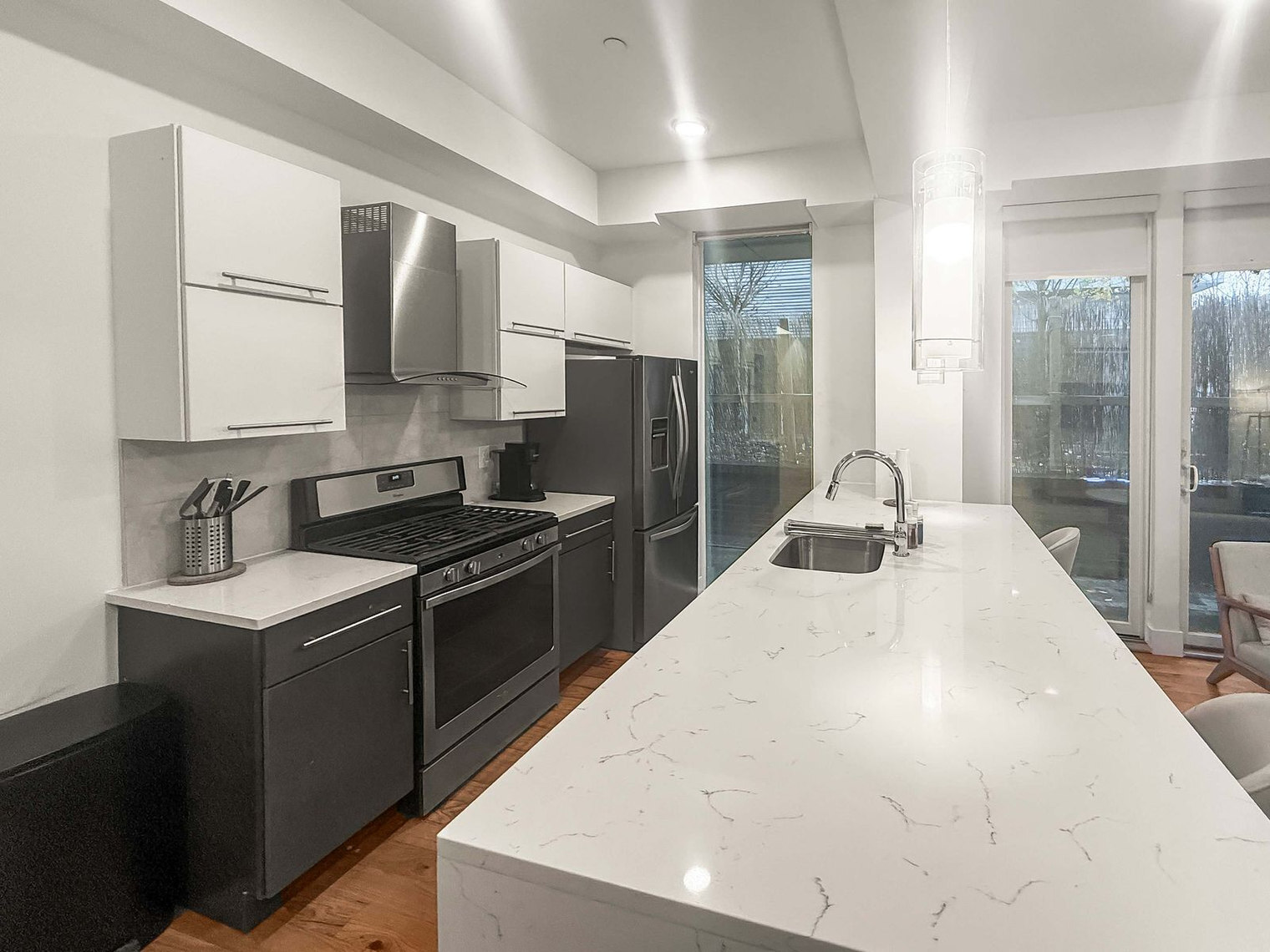 Building Photo - 236 W Thompson St