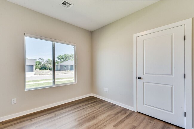 Building Photo - Fox Ridge Marley