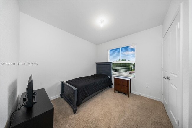 Building Photo - 425 NE 1st Ave