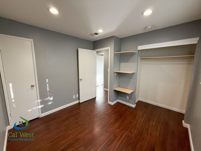 Building Photo - $2600 - 2 Beds/1 Bath Updated Condo in Gilroy