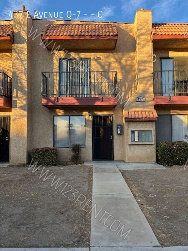 Primary Photo - 2 Bedroom / 1.5 Bath Townhouse East Palmdale