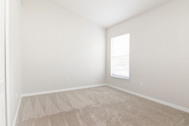 Building Photo - 9853 Portofino Dr