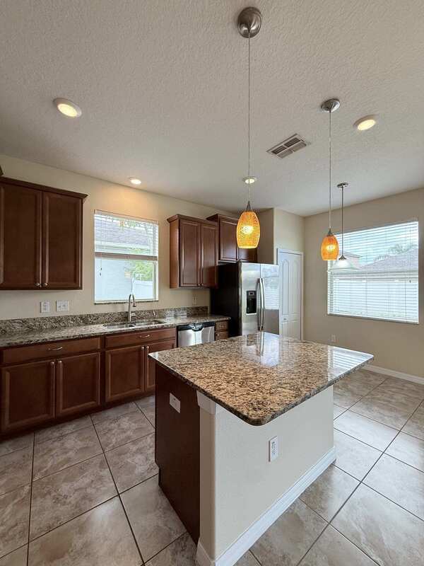 Building Photo - 930 Meadow Glade Dr