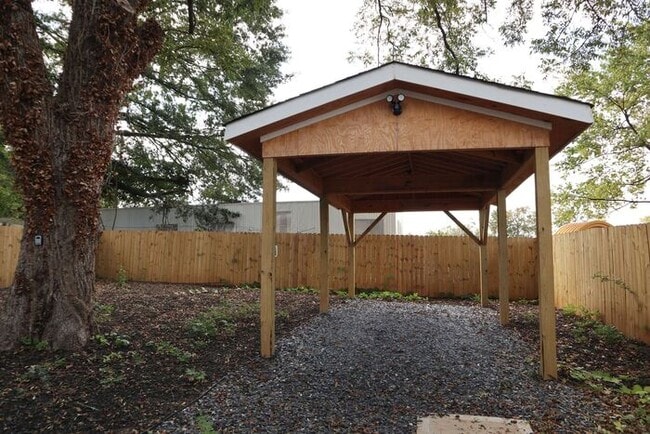 Building Photo - Oakland City 3 Bed/2 Bath, Beautifully Rem...