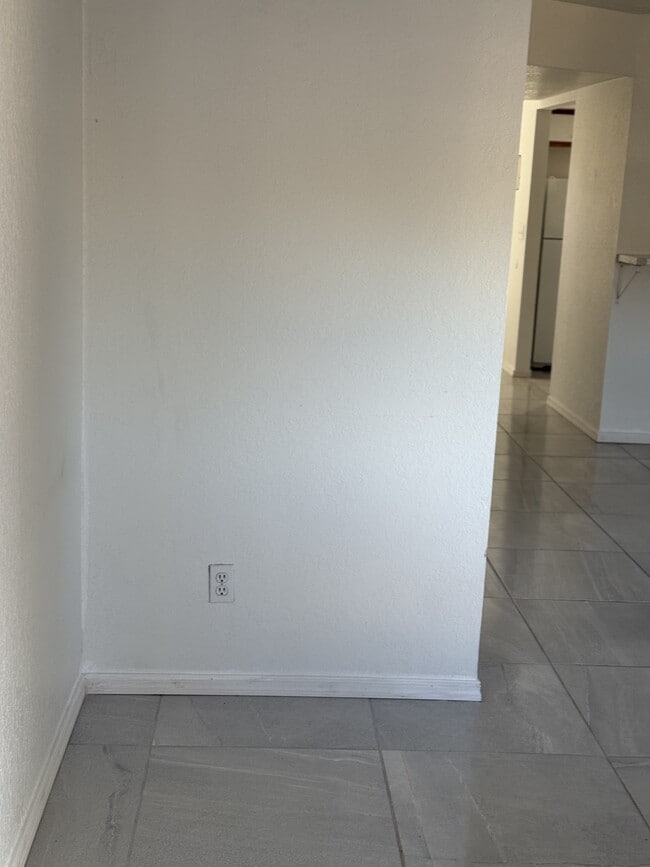 Building Photo - 797 W Mesa Verde Dr