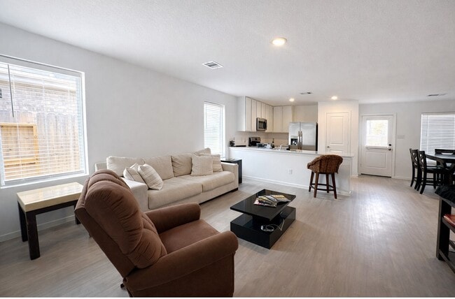 Building Photo - 21151 Vercelli St