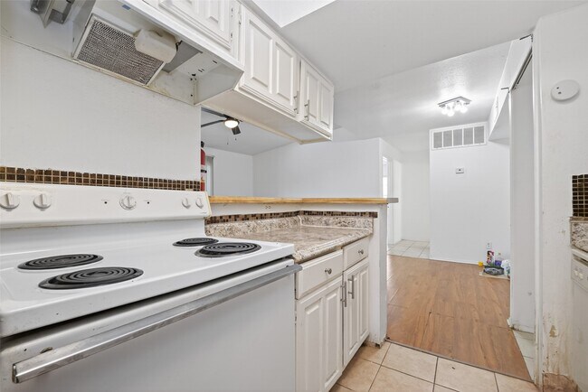 Building Photo - 6001 Reims Rd