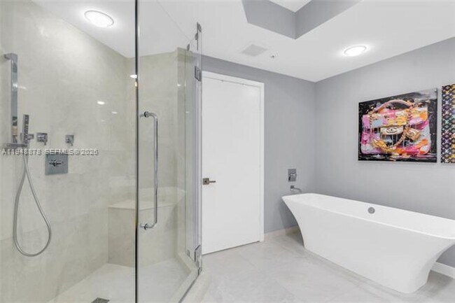 Building Photo - 17111 Biscayne Blvd