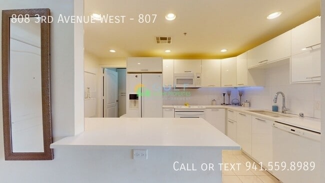 Building Photo - 808 3rd Ave