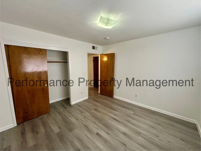 Building Photo - 239 W China Grade Loop