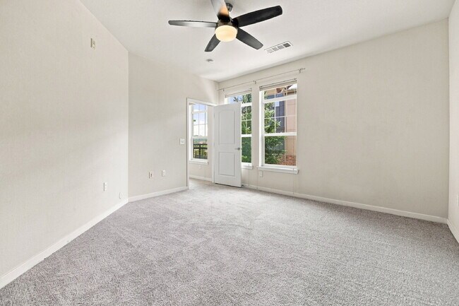 Building Photo - $2,195.95 - 2 bed, 2 bath Spacious Condo in Broomfield with AC and In Unit Laundry!