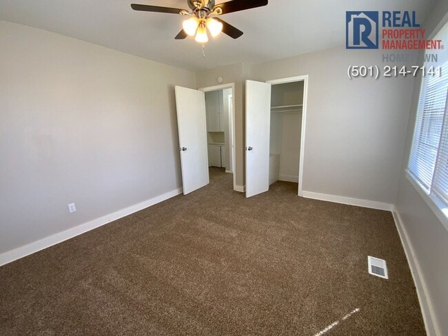 Building Photo - 5210 wood-