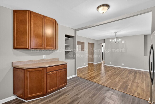 Building Photo - 2385 Greenbriar Dr