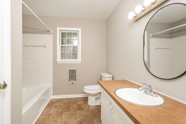 Building Photo - 3-Bed Plus 2 Bonus Rooms with Large Yard!