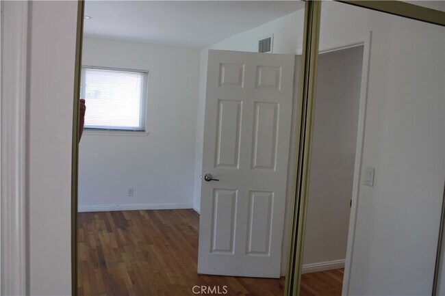 Building Photo - 5192 Robinwood Dr