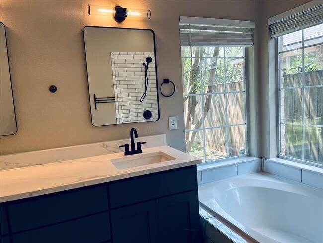 Building Photo - 5405 Apache Creek Cove