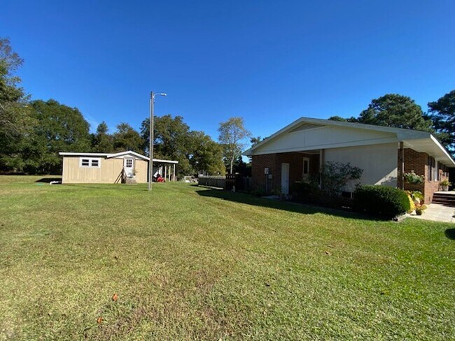 Building Photo - Cozy Sneads Ferry Rental -  UTILITIES, LAW...