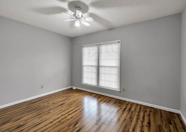 Building Photo - 5905 Franklin Rd