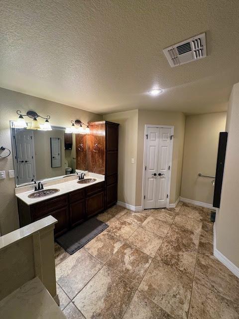 Building Photo - 220 Derek Ln