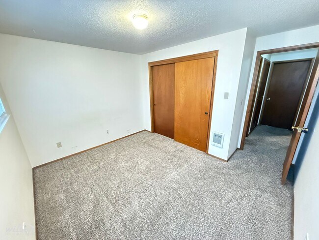 Building Photo - 1009 S 41st Ave
