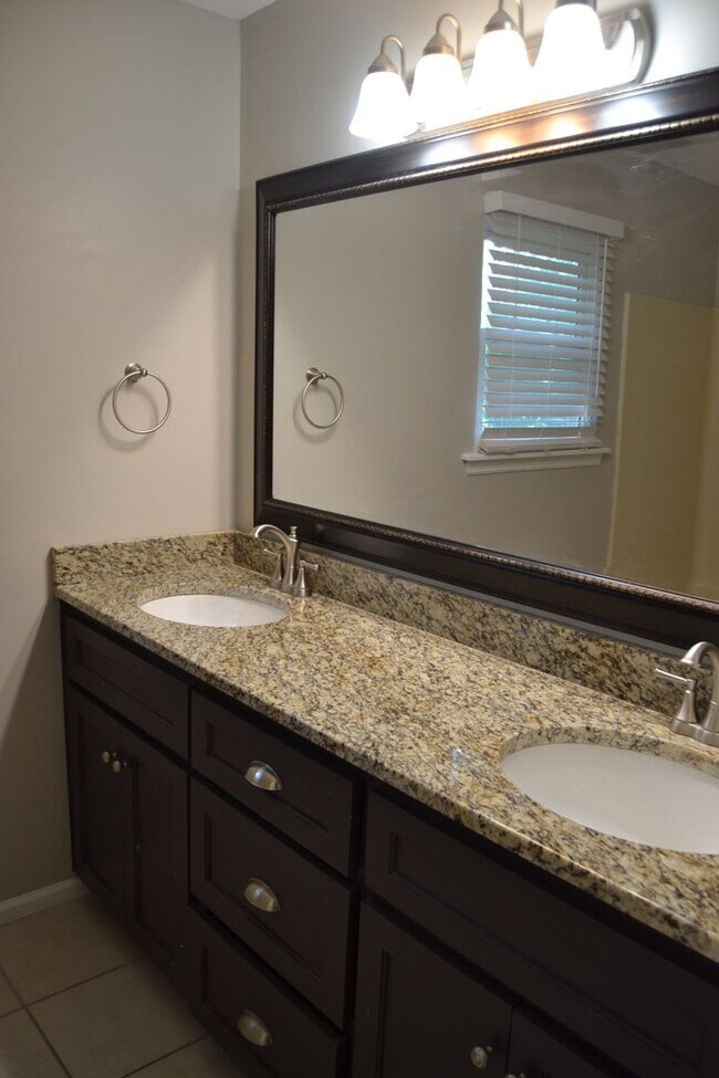 Building Photo - 4580 Mulberry Creek Dr