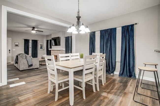 Building Photo - **Pendleton Heights Neighborhood**Newly remodeled 3/2 Bath Furnished Option Avaliable