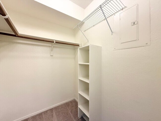 Building Photo - 1717 E Union Hills Dr