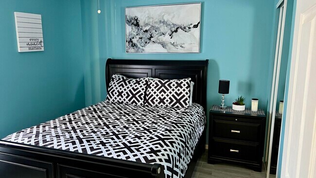 Building Photo - 140 S Cypress Rd