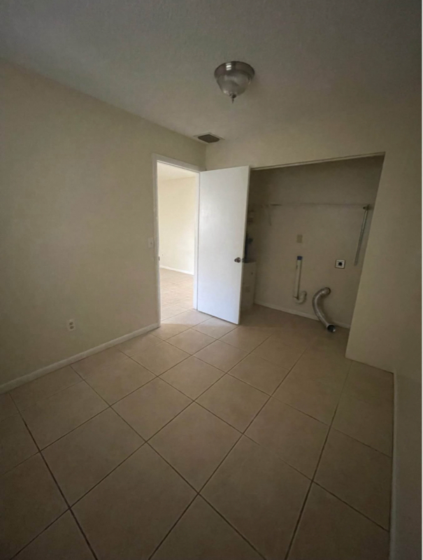 Building Photo - 1639 Barbarie Ln