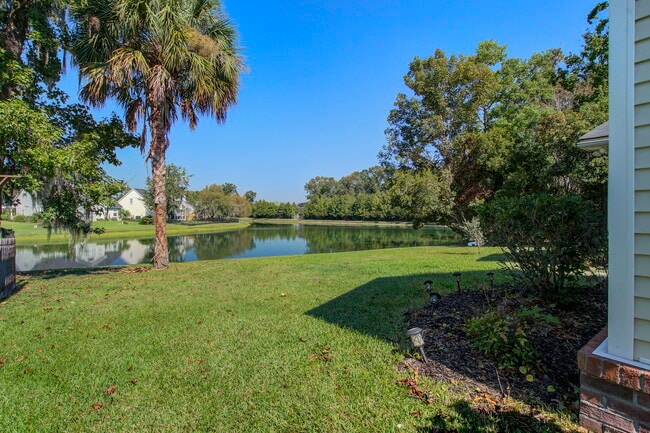 Building Photo - 454 Hainesworth Dr