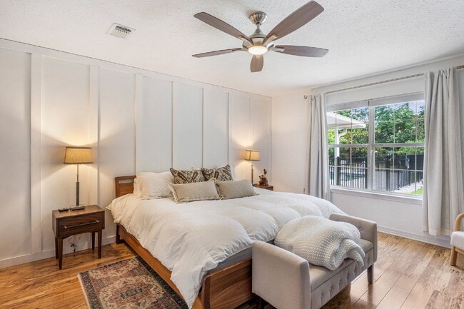 Building Photo - "Coastal Elegance Awaits: Spacious 4-Bed Oasis with Granite Touches on Shipwreck Road"