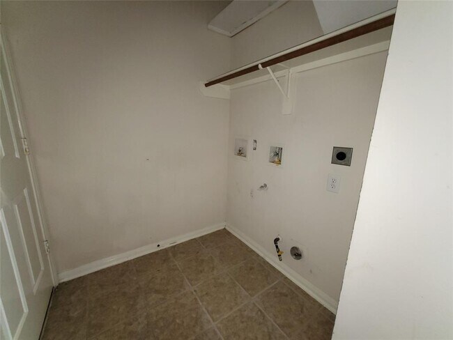Building Photo - 15635 Kentwater Ct