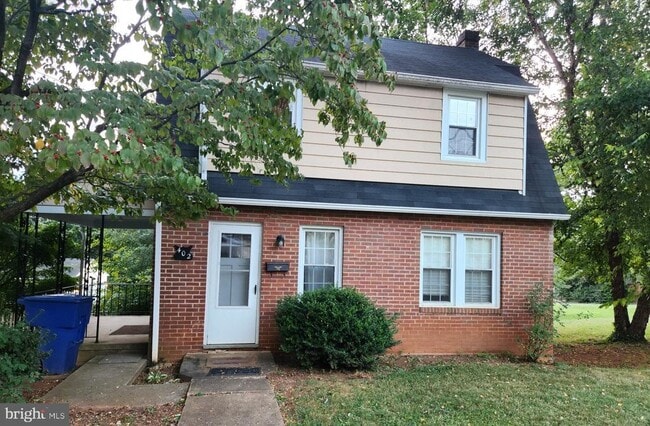 Building Photo - 402 Kerfoot Ave