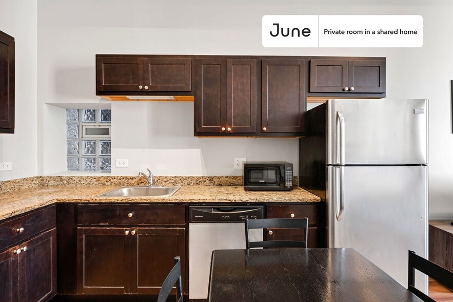 Building Photo - Room in Shared 4 bed/2 bath home