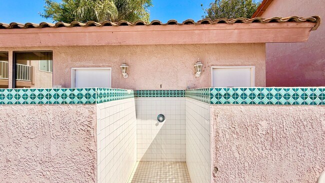 Building Photo - Lovely Downstairs, Entry-Level, End Unit Condo in the Private Diamante HOA Community of Bonsall, ...