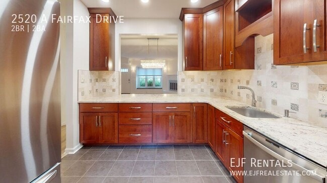 Building Photo - 2520 Fairfax Dr
