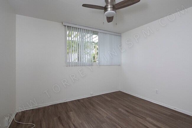 Building Photo - *OPEN HOUSE: 8/30 3-4PM* 2 BR Only 1 Block...