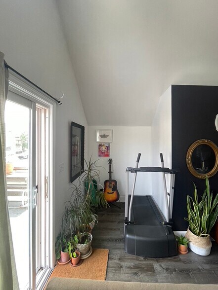 Office Nook (Previous Tenant) - 1354 W 65th St