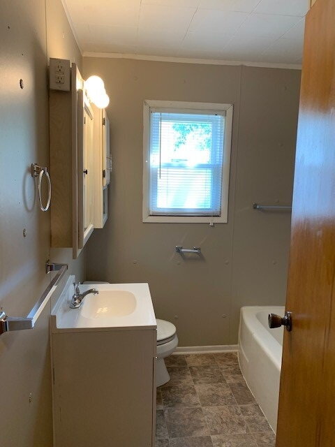 Building Photo - EASE SIDE 2 BEDROOM HOME AVAILABLE NOW!